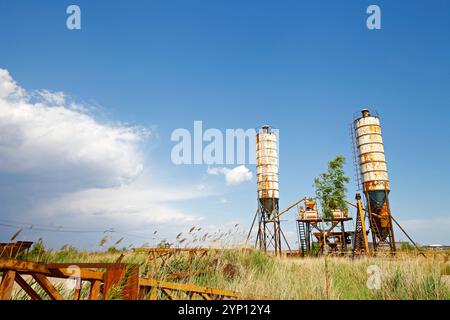 Betonmischanlage, Silo, Bau Baustelleneinrichtung. Stockfoto