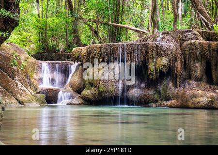 Wasserfall wunderschönes erawan in der Provinz kanchanaburi. südostasien. Thailand Stockfoto