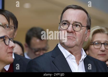 Berlin, Deutschland, 25. November 2024. Bundesverteidigungsminister Boris Pistorius während einer Pressekonferenz im Willy Brandt House. Stockfoto