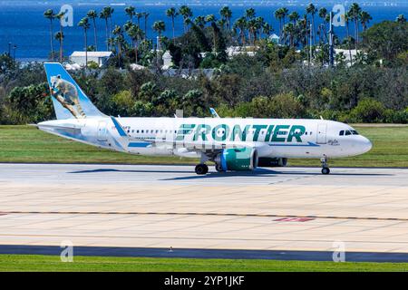 Tampa, USA - 17. Oktober 2024: Airbus A320neo von Frontier Airlines am Flughafen Tampa in den USA. Stockfoto