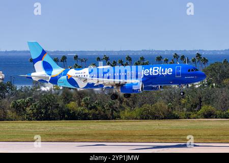 Tampa, USA - 17. Oktober 2024: JetBlue Airways Airbus A320 am Flughafen Tampa in den USA. Stockfoto