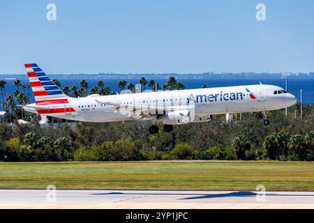 Tampa, USA - 17. Oktober 2024: American Airlines Airbus A321 am Flughafen Tampa in den USA. Stockfoto