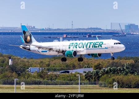 Tampa, USA - 17. Oktober 2024: Airbus A321 von Frontier Airlines am Flughafen Tampa in den USA. Stockfoto