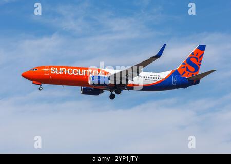 Los Angeles, USA - 11. Oktober 2024: Sun Country Airlines Boeing 737-800 Flugzeug am Los Angeles International Airport in den USA. Stockfoto