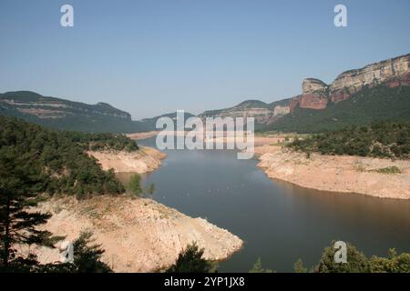 Damm der Sau oder Reservoir Sau im Fluss Ter.'Serrania'(Mountains) Guillerias. Provinz Barcelona. Katalonien. Spanien. Europa. Stockfoto