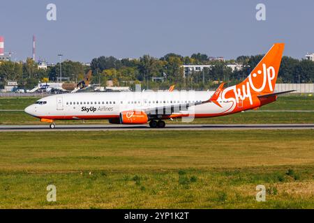 Warschau, Polen - 20. September 2024: SkyUp Airlines Boeing 737-800 am Flughafen Warschau in Polen. Stockfoto