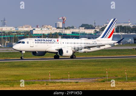 Warschau, Polen - 20. September 2024: Air France Airbus A220-300 am Flughafen Warschau in Polen. Stockfoto