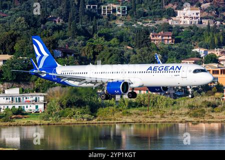 Korfu, Griechenland - 8. Juni 2024: Aegean Airlines Airbus A321neo am Flughafen Korfu in Griechenland. Stockfoto