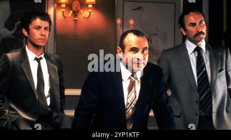 BOB HOSKINS, P. H. MORIARTY UND DEREK THOMPSON IN THE LONG GOOD FRIDAY (1980) UNTER DER REGIE VON JOHN MACKENZIE. Copyright: Nur redaktionelle Verwendung. Kein Merchandising oder Bucheinband. Dies ist ein öffentlich verteiltes Handout. Nur Zugriffsrechte, keine Urheberrechtslizenz bereitgestellt. Nur in Verbindung mit der Werbung für diesen Film zu reproduzieren. Beschreibung: HANDGEMACHTE FILME/Album Stockfoto