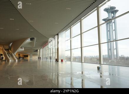 (241128) -- PEKING, 28. November 2024 (Xinhua) -- dieses Foto vom 28. November 2024 zeigt eine Innenansicht eines Kongresszentrums im Rahmen der zweiten Projektphase des China National Convention Center in Peking, Hauptstadt Chinas. Das Kongress- und Ausstellungszentrum, das Hauptgebäude der zweiten Phase des Projekts des China National Convention Center, hat in den letzten Tagen die Abschlussbewertung und die Brandschutzbewertung erfolgreich bestanden. Alle Einrichtungen im Zentrum haben den Standard für praktische Bedienung für verschiedene Arten von Veranstaltungen erreicht. Nach Abschluss des Vorgangs wird der Stockfoto