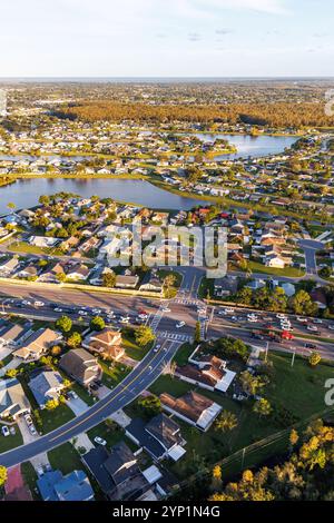 Luftaufnahme von neuen modernen Immobiliengebäuden in Florida Buenaventura Lakes, Orlando, USA Stockfoto