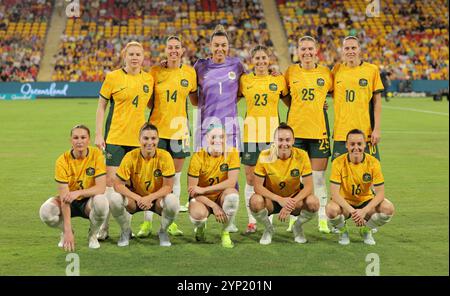 Brisbane, Australien. November 2024. Brisbane, Australien, 28. November 2024: Spieler der Matildas stehen vor dem Freundschaftsspiel zwischen den CommBank Matildas und den brasilianischen Frauen im Suncorp Stadium in Brisbane, Australien Matthew Starling (Promediapix/SPP) Credit: SPP Sport Press Photo. /Alamy Live News Stockfoto