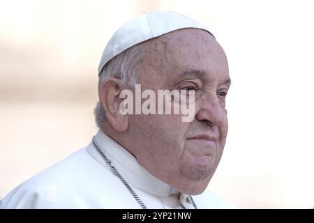 Vatikanstadt, Vatikan, 27. November 2024. Papst Franziskus duringhis ist eine wöchentliche Generalaudienz im Vatikan. v Stockfoto