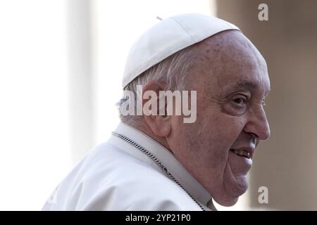 Vatikanstadt, Vatikan, 27. November 2024. Papst Franziskus duringhis ist eine wöchentliche Generalaudienz im Vatikan. v Stockfoto