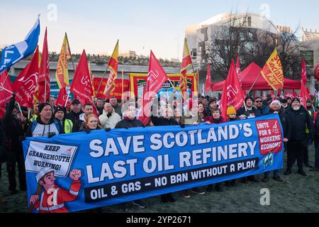 Edinburgh Schottland, Vereinigtes Königreich 28. November 2024. Vereinte Arbeiter marschieren und protestieren im schottischen Parlament gegen Pläne, die Raffinerie in Grangemouth zu schließen. Credit sst/alamy Live News Stockfoto