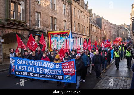 Edinburgh Schottland, Vereinigtes Königreich 28. November 2024. Vereinte Arbeiter marschieren und protestieren im schottischen Parlament gegen Pläne, die Raffinerie in Grangemouth zu schließen. Credit sst/alamy Live News Stockfoto