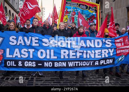 Edinburgh Schottland, Vereinigtes Königreich 28. November 2024. Vereinte Arbeiter marschieren und protestieren im schottischen Parlament gegen Pläne, die Raffinerie in Grangemouth zu schließen. Credit sst/alamy Live News Stockfoto