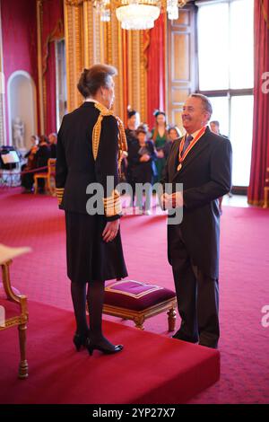 Sir Liam Fox aus Tickenham, Mitglied des Parlaments für North Somerset, ehemaliger Staatssekretär für internationalen Handel und Verteidigungsminister, wird von der Prinzessin Royal im Buckingham Palace zum Knight Bachelor ernannt. Die Ehre würdigt den politischen und öffentlichen Dienst. Bilddatum: Donnerstag, 28. November 2024. Stockfoto