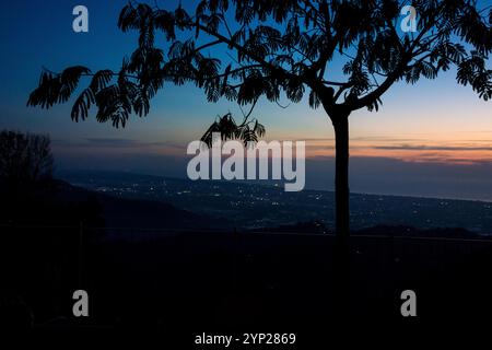 Blick auf Viareggio/Forte dei Marmi und die Mittelmeerküste, Italien Stockfoto