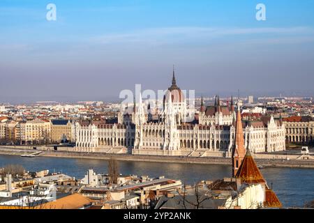 Panoramiс Blick auf Budapest, Donau mit ungarischem Parlamentsgebäude Stockfoto