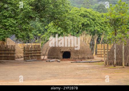 Traditionelle Hütte im Kulturdorf Eswatini Stockfoto