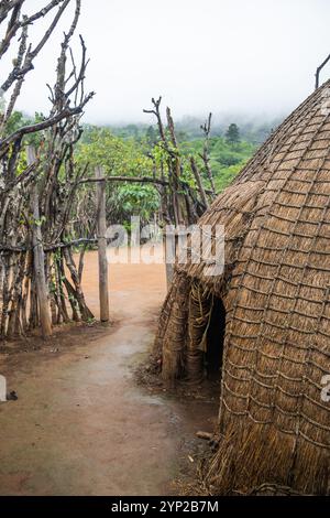 Traditionelle Hütte im Kulturdorf Eswatini Stockfoto