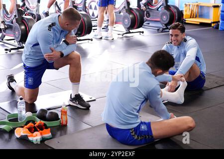 Coventry City's Luis Binks (rechts) und Jake Bidwell (links) am Ryton Training Ground, Coventry. Bilddatum: Donnerstag, 28. November 2024. Stockfoto