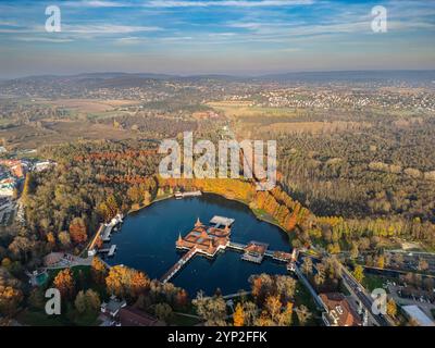 Luftaufnahme des Hevizsees, Thermalsee in Ungarn Stockfoto