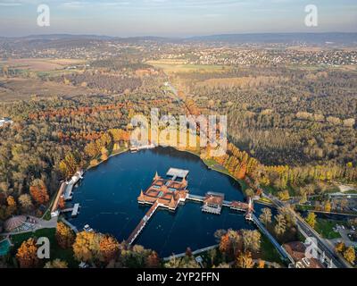 Luftaufnahme des Hevizsees, Thermalsee in Ungarn Stockfoto