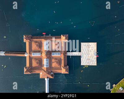 Luftaufnahme des Hevizsees, Thermalsee in Ungarn Stockfoto