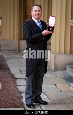 Der ehrenwerte Sir Liam Fox, nachdem er bei einer Einweihungszeremonie im Buckingham Palace zum Ritter-Bachelor ernannt wurde. Bilddatum: Donnerstag, 28. November 2024. Stockfoto