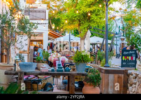 Shopping in Santa Gertrudis de Fruitera, Ibiza, Balearen, Spanien, Mittelmeer, Europa Stockfoto