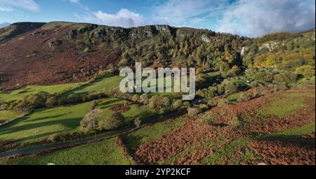 Panoramablick auf den Pistyll Rhaeadr Wasserfall im Herbst, Llanrhaeadr-ym-Mochnant, Berwyn Mountains, Powys, Wales, Vereinigtes Königreich, Europa Stockfoto