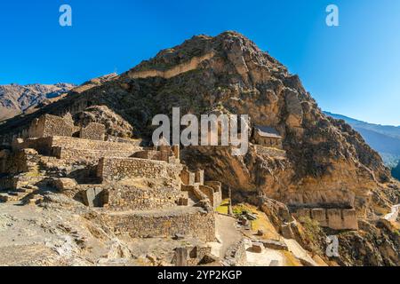 Ruinen an archäologischer Stätte in Ollantaytambo, Heiliges Tal, Peru, Südamerika Stockfoto