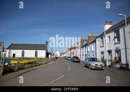 Farbenfrohe Häuser, Main Street, Isle of Whithorn, Dumfries und Galloway Stockfoto