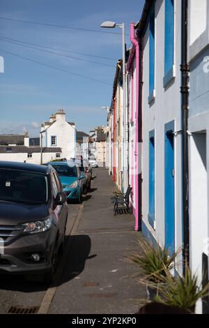 Farbenfrohe Häuser, Main Street, Isle of Whithorn, Dumfries und Galloway Stockfoto