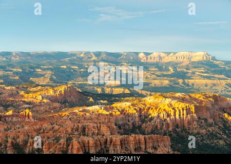 Bryce Canyon Amphitheater bei Sonnenuntergang, Inspiration Point, Bryce Canyon National Park, Utah, Vereinigte Staaten von Amerika, Nordamerika Stockfoto