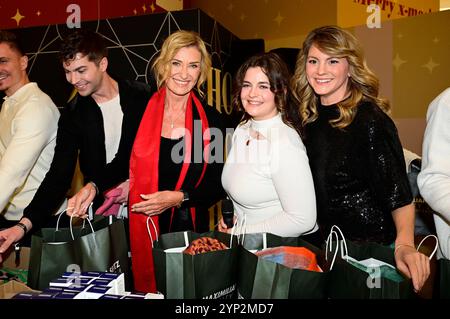 Julian David, Dagmar Wöhrl, Ronja Forcher und Luise Bähr bei der 4. Charity Promi Pack 2024 Aktion von Maximilian Seitz in der Mall von Berlin. Berlin, 27.11.2024 *** Julian David, Dagmar Wöhrl, Ronja Forcher und Luise Bähr bei der 4 Charity Promi Pack 2024 Kampagne von Maximilian Seitz in der Berliner Mall, 27 11 2024 Foto:XM.xWehnertx/xFuturexImagex Promi Pack 4187 Stockfoto