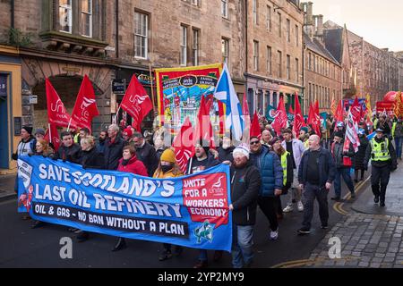 Edinburgh Schottland, Vereinigtes Königreich 28. November 2024. Vereinte Arbeiter marschieren und protestieren im schottischen Parlament gegen Pläne, die Raffinerie in Grangemouth zu schließen. Credit sst/alamy Live News Stockfoto