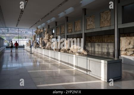 Architektonische Details des Akropolis-Museums, eines archäologischen Museums im historischen Zentrum von Athen, Griechenland, Europa Stockfoto