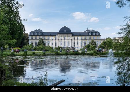 Blick auf die Gartenfassade von Schloss Poppelsdorf, einem barocken Gebäude im Stadtteil Poppelsdorf, heute Teil der Universität Bonn, Bonn, Ger Stockfoto