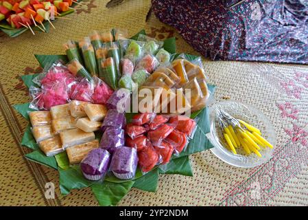 Verschiedene Kuchen, Sondakan District, Solo (Surakarta), Java Island, Indonesien, Südostasien, Asien Stockfoto
