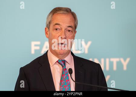 London, England, Großbritannien. November 2024. NIGEL FARAGE spricht während einer Pressekonferenz von Reform UK in London über Wahlstrategien und politische Initiativen. (Kreditbild: © Thomas Krych/ZUMA Press Wire) NUR REDAKTIONELLE VERWENDUNG! Nicht für kommerzielle ZWECKE! Stockfoto
