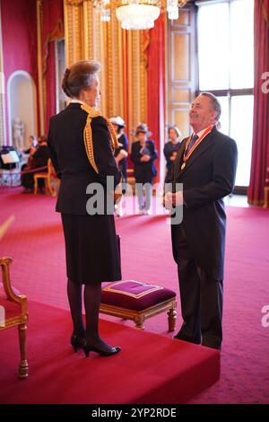 Sir Liam Fox aus Tickenham, Mitglied des Parlaments für North Somerset, ehemaliger Staatssekretär für internationalen Handel und Verteidigungsminister, wird von der Prinzessin Royal im Buckingham Palace zum Knight Bachelor ernannt. Die Ehre würdigt den politischen und öffentlichen Dienst. Bilddatum: Donnerstag, 28. November 2024. Stockfoto