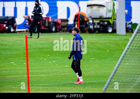 Hamburg, Deutschland. November 2024. Bilal Yalcinkaya (Hamburger SV, #48) GER, Training Hamburger SV, Fussball, 2. Bundesliga, Saison 2024/2025, 28.11.2024 Foto: Eibner-Pressefoto/Marcel von Fehrn Credit: dpa/Alamy Live News Stockfoto