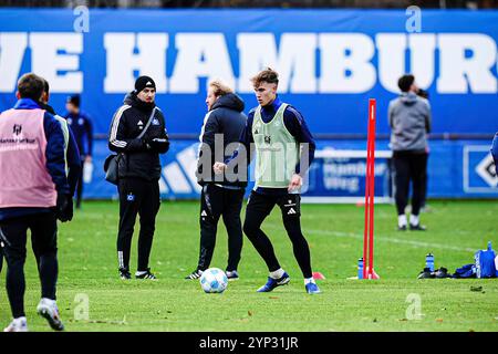 Hamburg, Deutschland. November 2024. Luis Seifert (Hamburger SV, #43) GER, Training Hamburger SV, Fussball, 2. Bundesliga, Saison 2024/2025, 28.11.2024 Foto: Eibner-Pressefoto/Marcel von Fehrn Credit: dpa/Alamy Live News Stockfoto