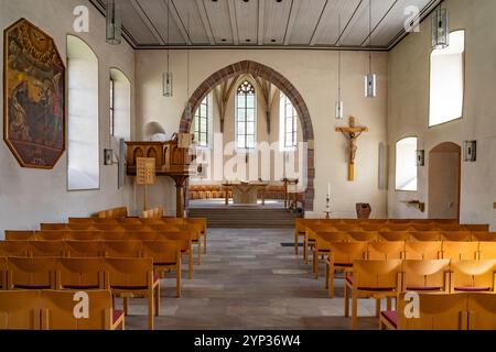 Innenraum der Kirche St. Leodegar in Grenzach-Wyhlen, Baden-Württemberg, Deutschland | St. Leodegar Kircheninnenraum, Grenzach-Wyhlen, Baden-Württemb Stockfoto