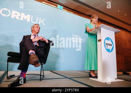 London, Großbritannien. November 2024. Reform UK veranstaltet in einem Hotel im Zentrum Londons eine Pressekonferenz zum Thema Parteiwachstum, Professionalisierung und Ankündigung, dass der ehemalige Parlamentsabgeordnete der Konservativen Partei Andrea Jenkyns sich der Reform UK angeschlossen hat, um Bürgermeister von Greater Lincolnshire zu werden. Nigel Farage, Abgeordneter Clacton, Zia Yusuf, Vorsitzende von Reform UK, und Richard Tice, Abgeordneter Boston und Skegness nehmen Teil. Quelle: Imageplotter/EMPICS/Alamy Live News Stockfoto