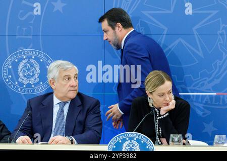 Roma, Italien. November 2023. Foto Roberto Monaldo/LaPresse 03-11-2023 Roma Politica Palazzo Chigi - Conferenza stampa al termine del Consiglio dei ministri Nella foto Antonio Tajani, Giorgia Meloni, Matteo Salvini 03-11-2023 Rom (Italien) Palais Politica Chigi - Pressekonferenz am Ende des Ministerrates im Bild Antonio Tajani, Giorgia Meloni, Matteo Salvini Live News Stockfoto