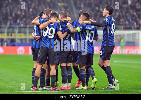 Mailand, Italien. November 2024. Die Spieler von Inter waren in der Feier, nachdem sie die Führung beim Spiel der UEFA Champions League zwischen Inter und RB Leipzig bei Giuseppe Meazza in Mailand übernommen hatten. Stockfoto